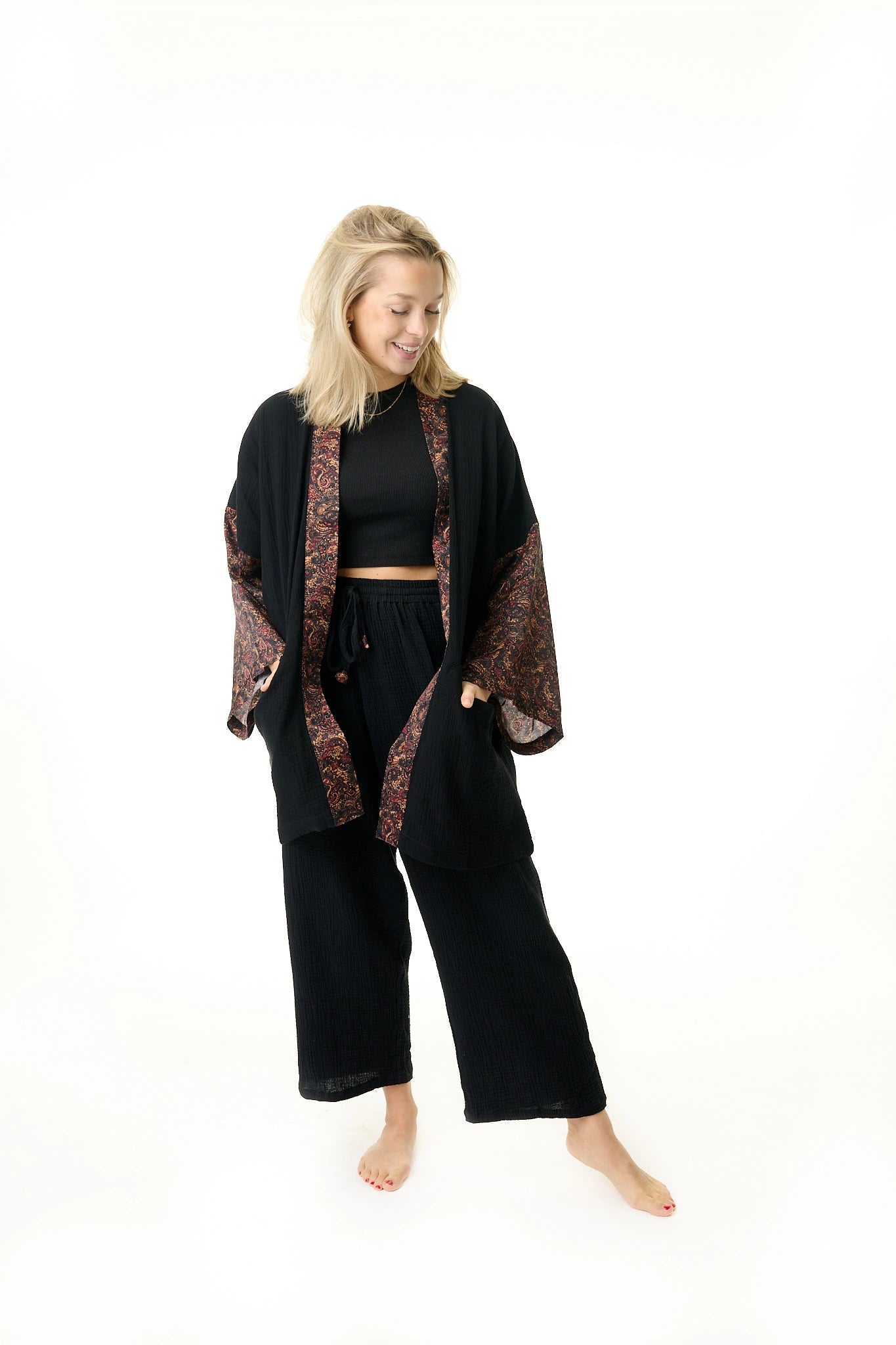 schwarze Kimono im Boho Stil