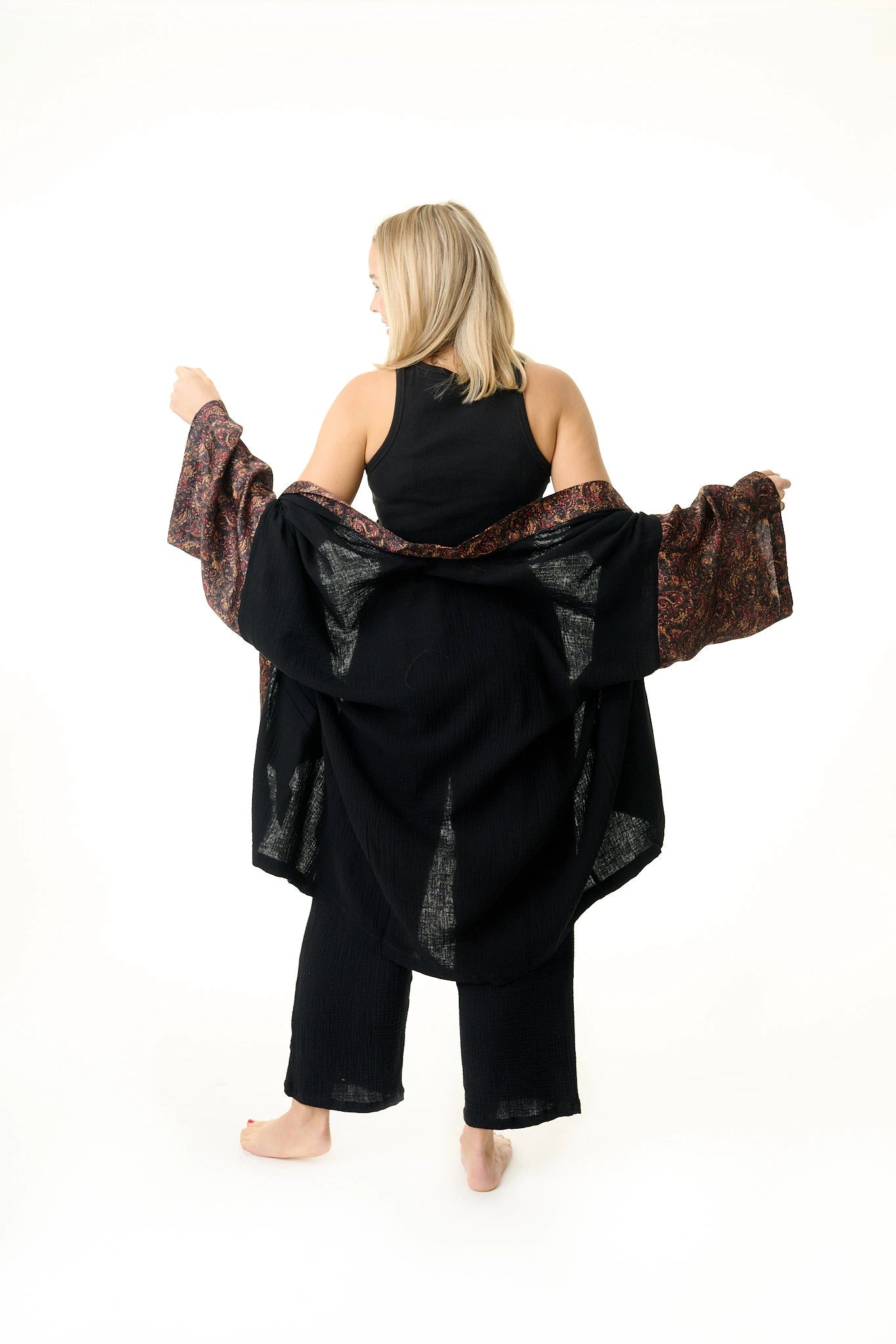 Kimono von hinten im Boho Chic Stil