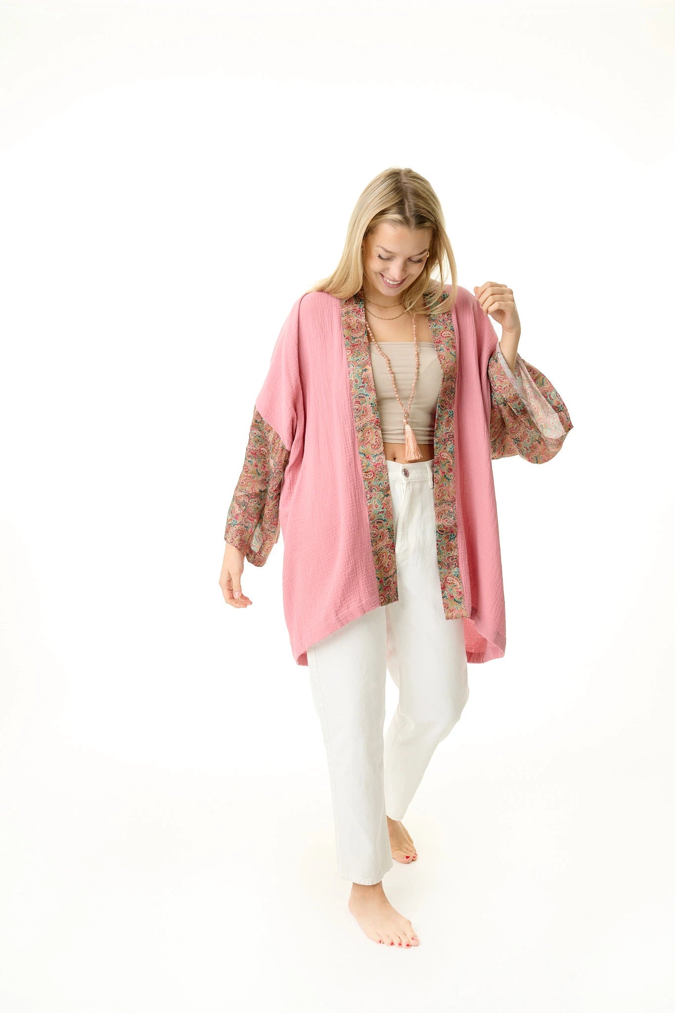 Langer Kimono in pink mit Details aus Seide an den Armen 