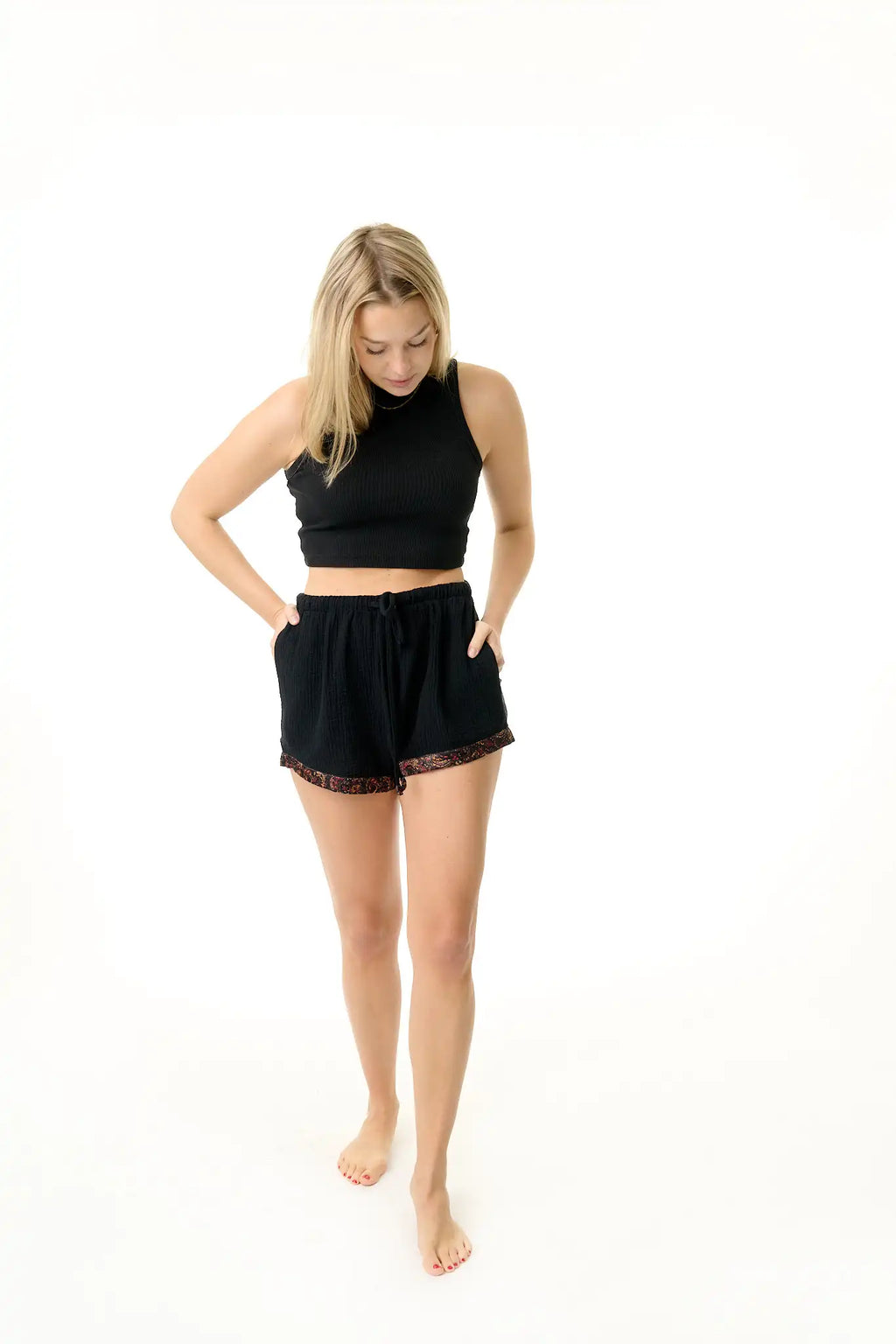 Damen Musselin Shorts schwarz